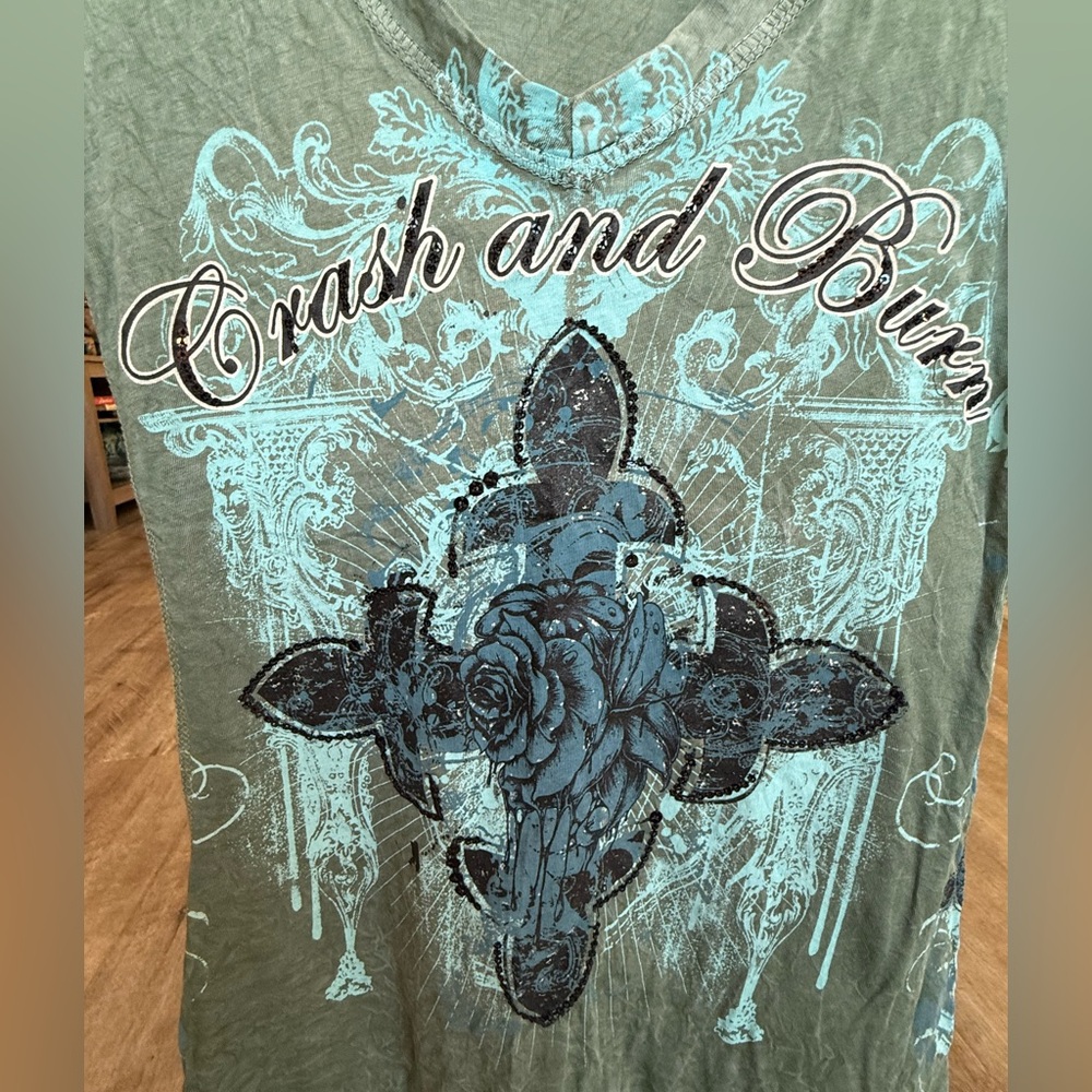 Vintage Y2K Crash and Burn Women's Green/Aqua Graphic Sequin V-Neck Top Size M - Picture 3 of 5